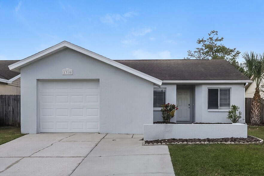 Primary Photo - 1310 Coolmont Dr