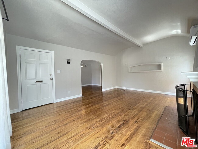 Building Photo - 3642 Empire Dr
