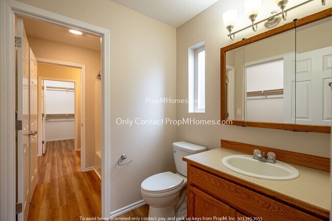 Building Photo - Open-Concept Living with Easy Portland Com...