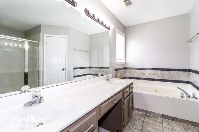 Building Photo - 2785 Fletcher View Dr