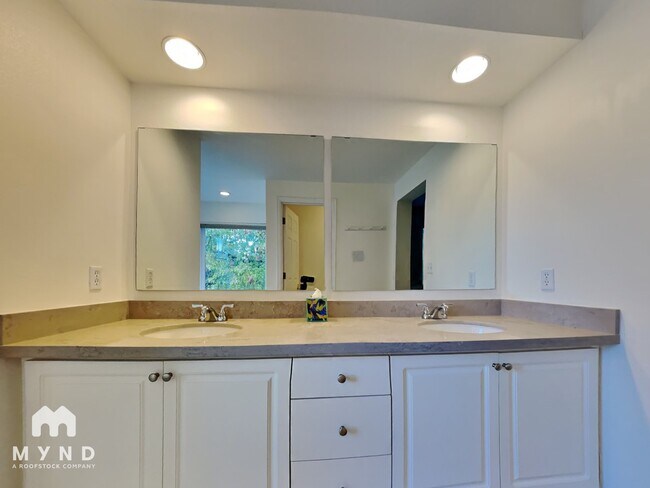 Building Photo - 24944 SE 43rd St