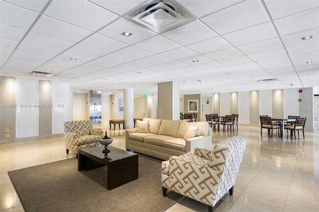 Building Photo - 3111 N Ocean Dr