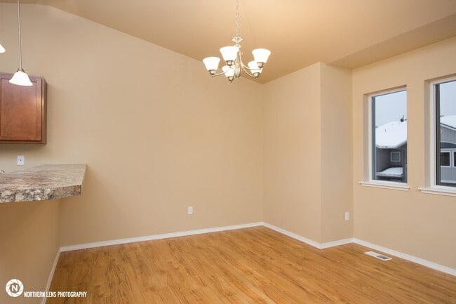 Building Photo - 3 Bedroom East Anchorage Townhouse!