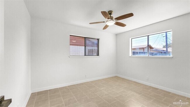 Building Photo - 9 E Dunkin Cir