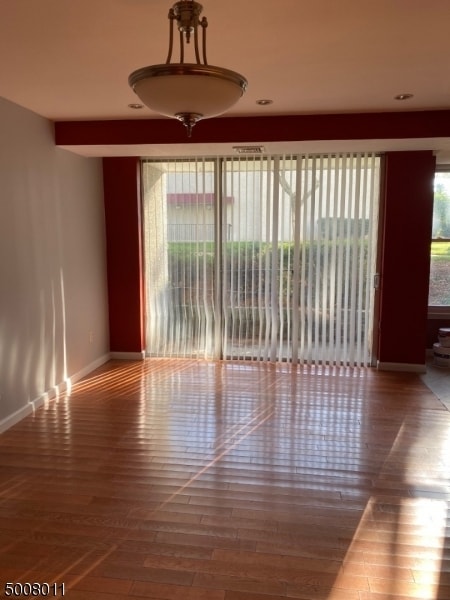 Building Photo - 448 River Rd