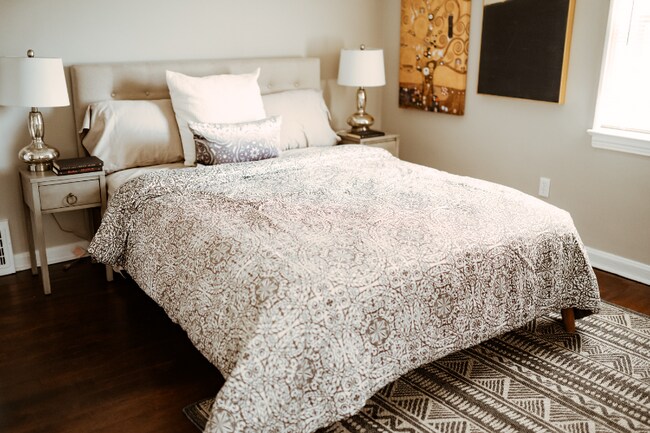 Building Photo - 13661 Cedar Rd