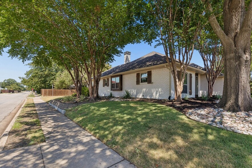 Building Photo - 901 Autumn Lake Dr