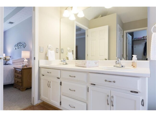 Building Photo - 2807 Forest Wood Dr