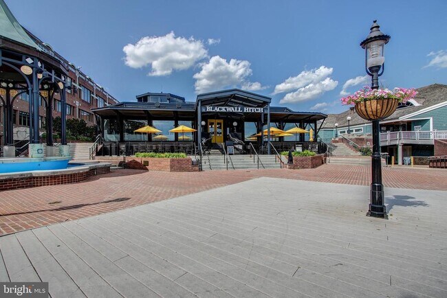 Building Photo - 906 S Washington St