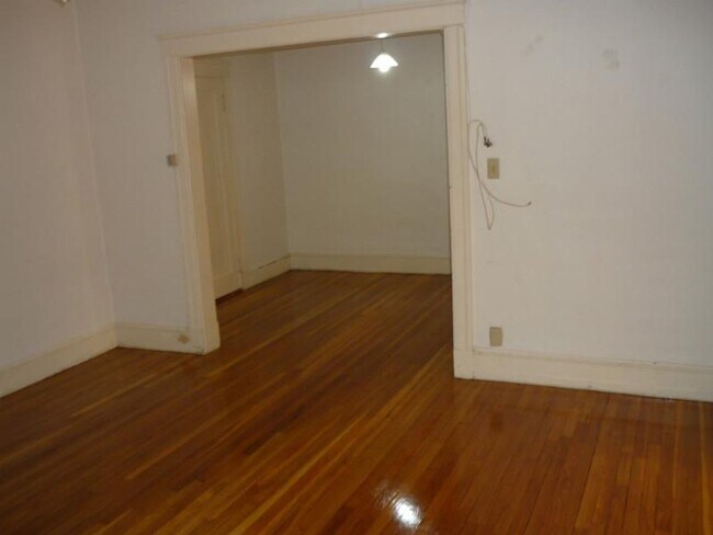 Building Photo - BU vicinity 4 bed 2 bath!!! Don't miss out!