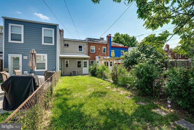 Building Photo - 436 20th St NE