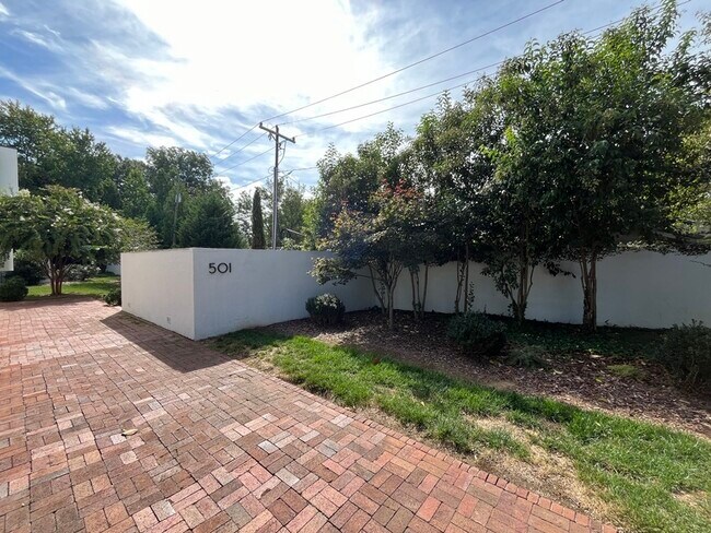 Building Photo - 501 Fenton Pl