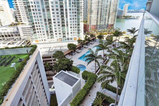 Building Photo - 1300 Brickell Bay Dr