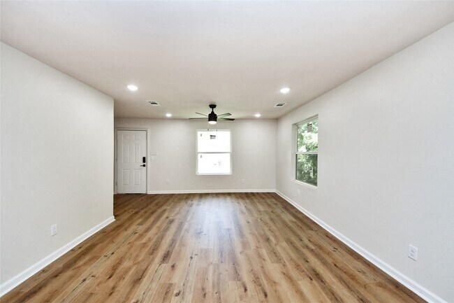 Building Photo - 2804 Bringhurst St