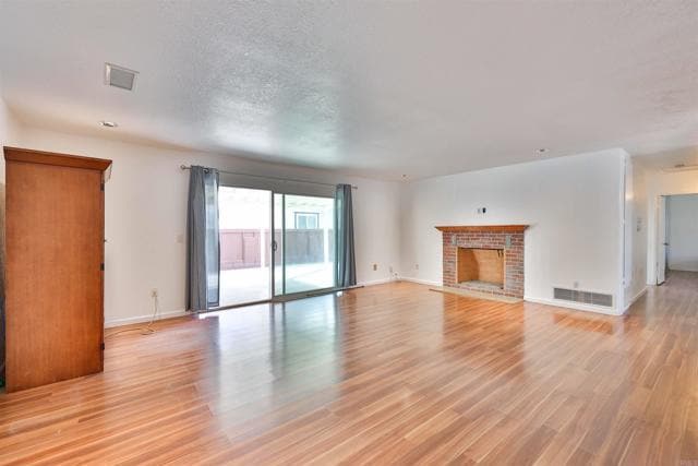 Building Photo - 893 Crest Dr