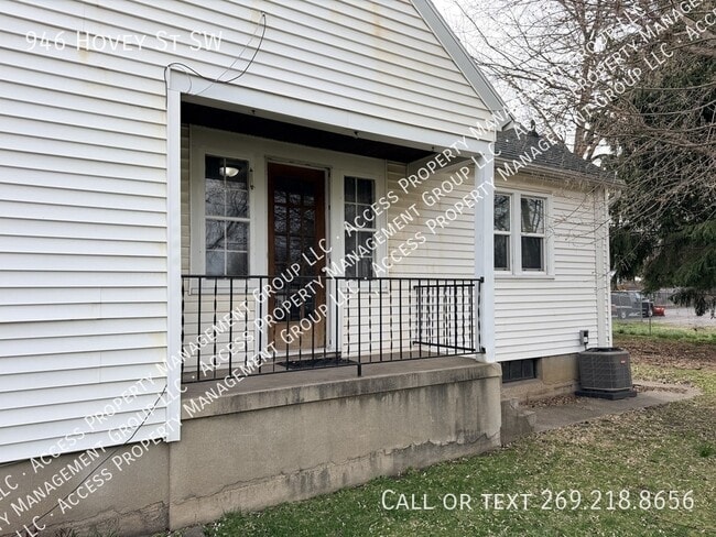 Building Photo - 946 Hovey St SW