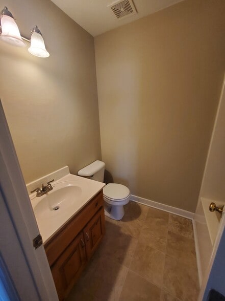 Building Photo - 7035 Evergreen Rd