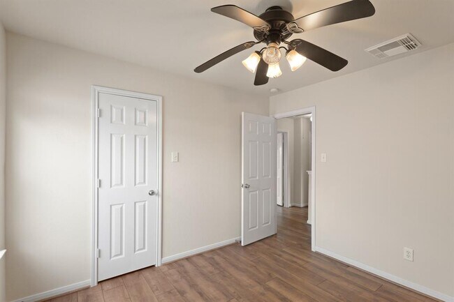 Building Photo - 3819 Jewel Point Dr