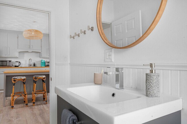 Building Photo - 136 Main St