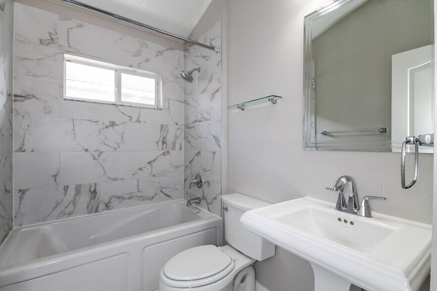 Building Photo - 11716 S Stone Ln