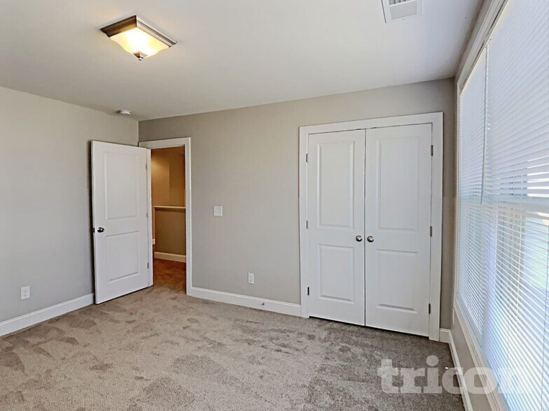 Building Photo - 1100 Silver Farm Rd