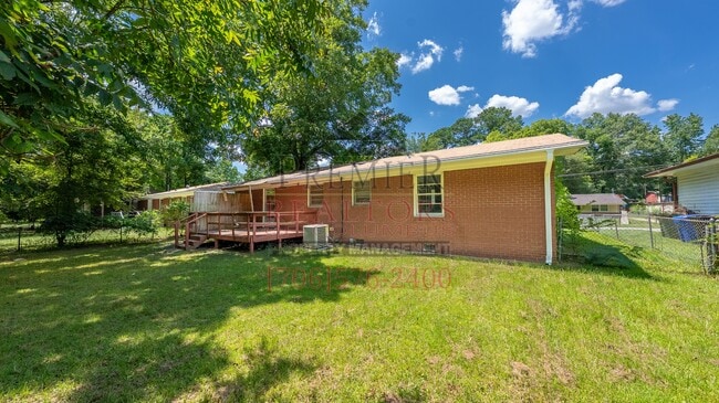 Building Photo - 2112 Lamore St