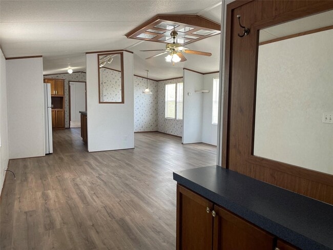 Building Photo - 605 Rd 5816