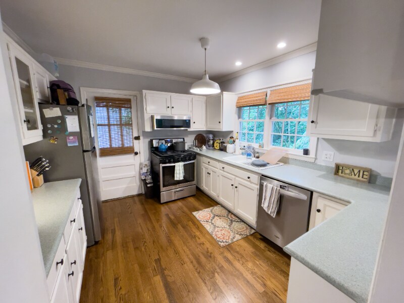 Building Photo - 807 Cardova Dr NE