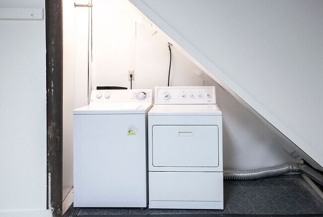 Building Photo - Druid Hills Hidden Gem! 4Bed-3 Bath, Hardwood Floors, Available NOW!