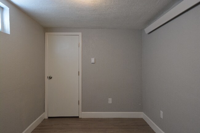 Building Photo - "Fully Furnished 1-Bedroom Basement Retreat in Cheyenne"