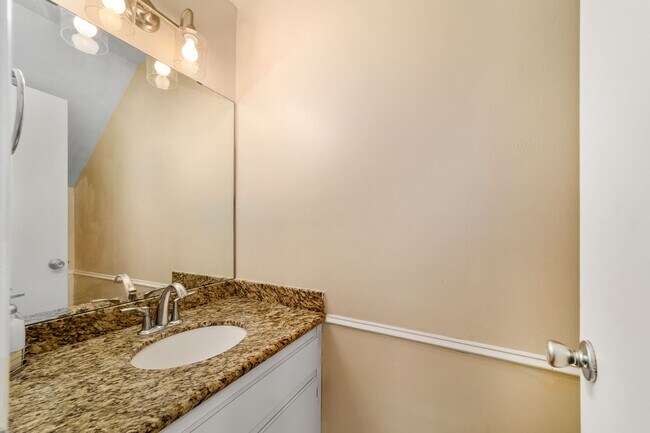 Building Photo - Haystacks Condo