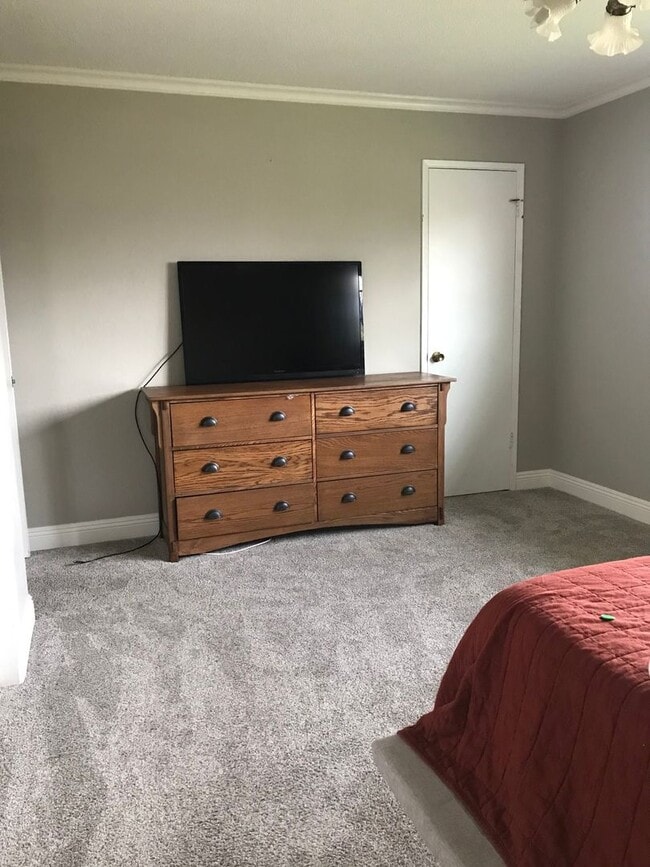 Building Photo - $2,395 Fowler & Shaw, Gorgeous 3 Bedroom h...