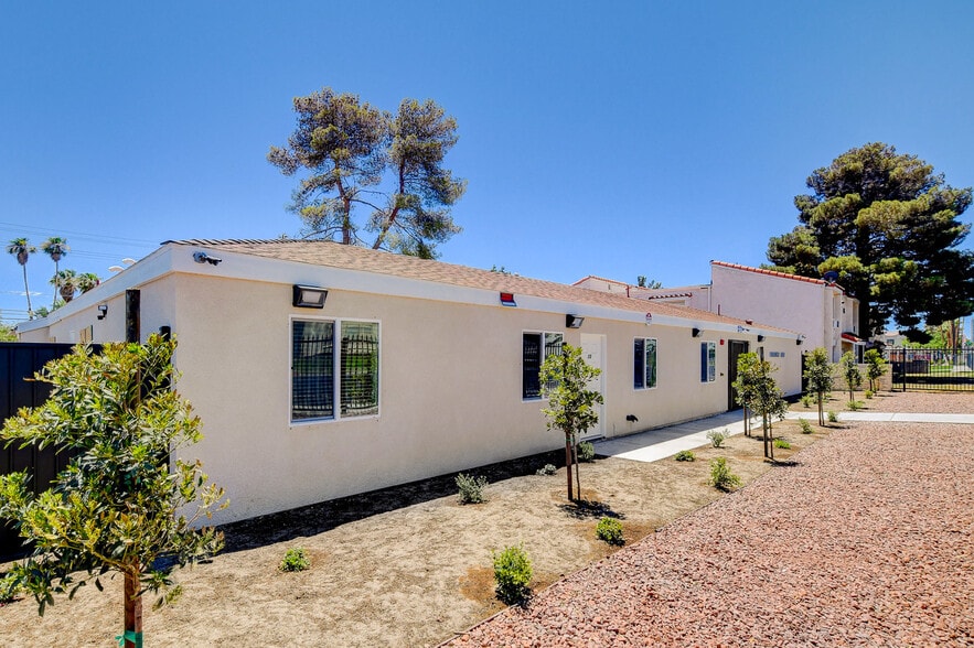 Building Photo - 405 S 10th St