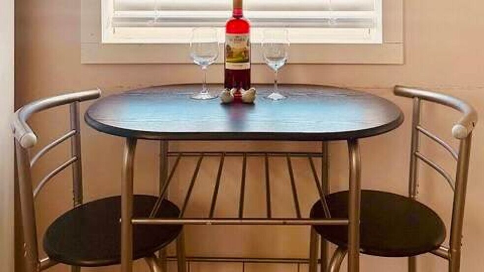 Building Photo - 710 E 7th St