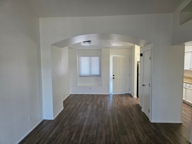 Building Photo - 1311 N Gila St