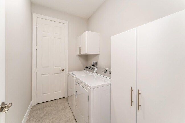 Building Photo - 6100 Bella Rosa Ln