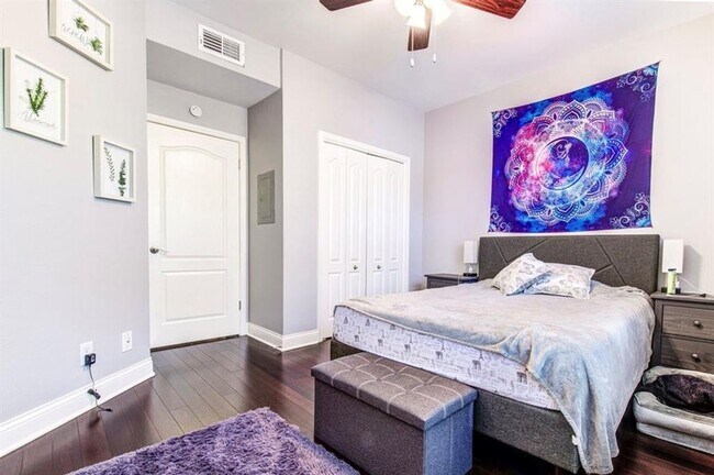 Building Photo - 6000 Shepherd Mountain Cove