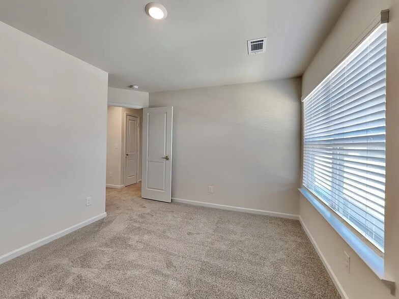 Building Photo - 267 Limestone Cir