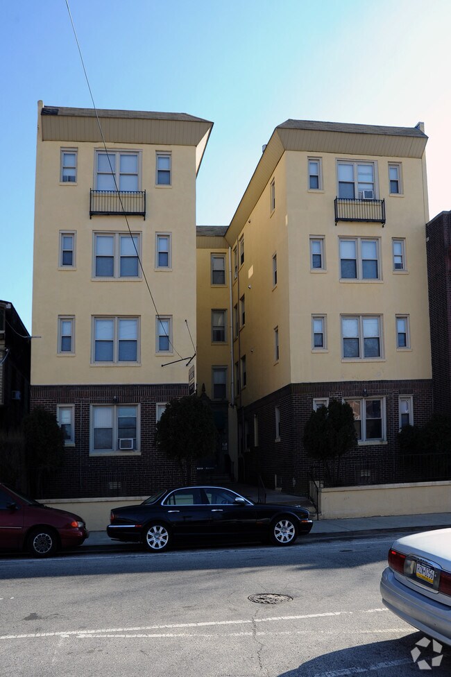 Building Photo - Haverford House
