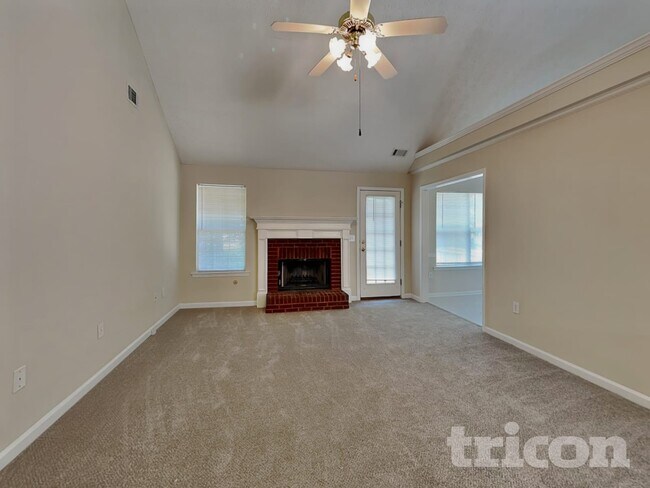 Building Photo - 50 Tufts Cir