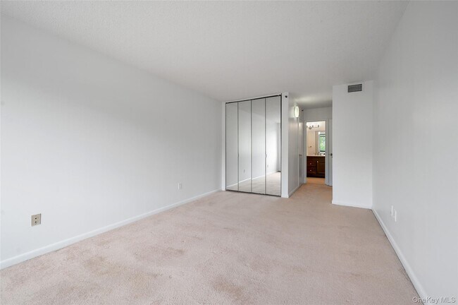 Building Photo - 25 Rockledge Ave