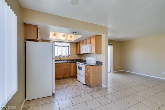 Building Photo - 7300 W Pirates Cove Rd