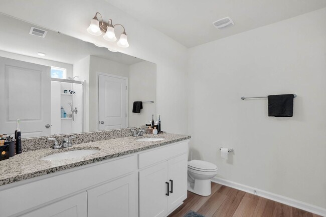 Building Photo - Bright & Welcoming 5-Bedroom Home in Richmond Hill, GA