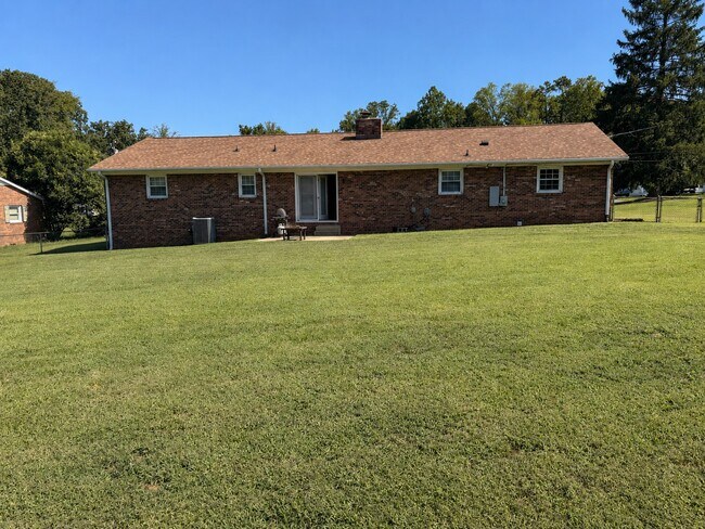 Building Photo - 813 Branchwood Dr