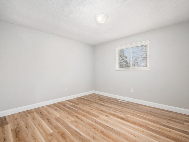 Building Photo - 740 Kienle Ave