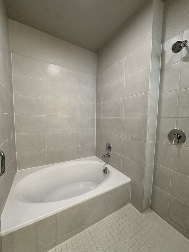 Building Photo - 5701 McKinney Pl Dr