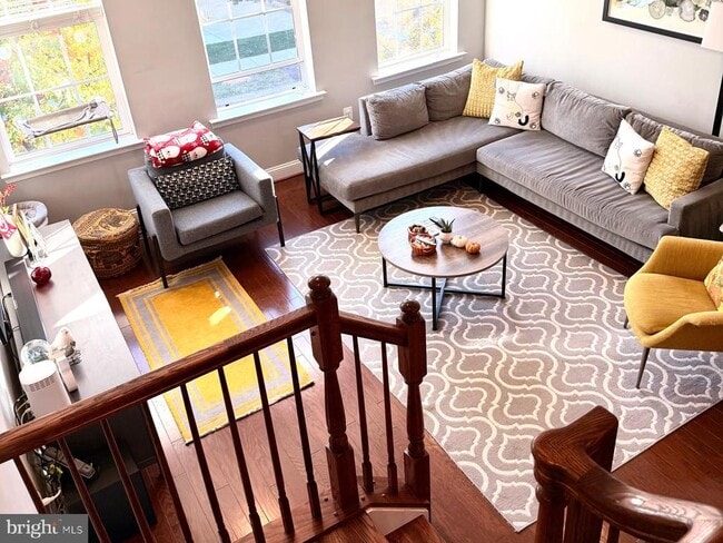 Building Photo - 81 Linden Pl