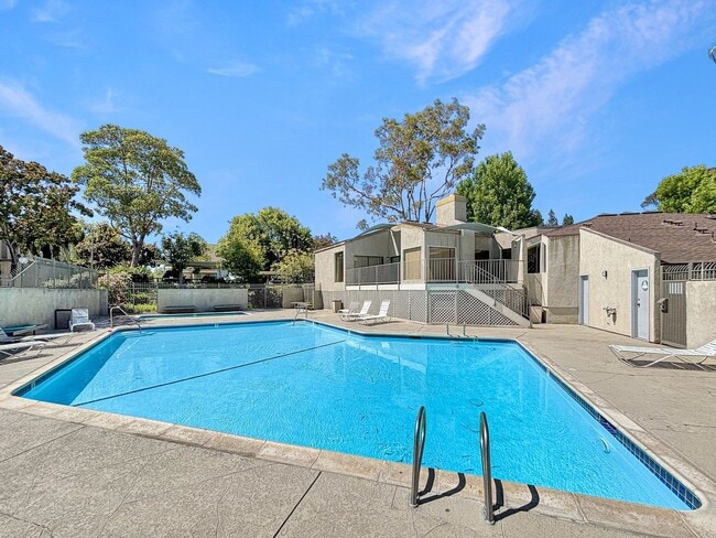 Building Photo - Beautiful 3BD/2.5BA Condo in Tierrasanta w...