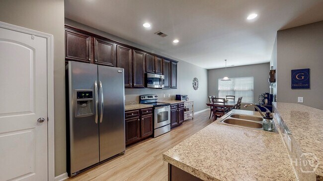 Building Photo - 308 Scarlett Ln