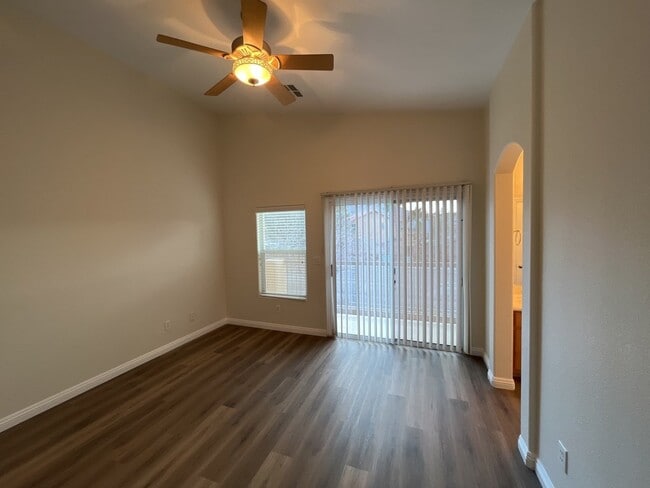 Building Photo - SPACIOUS 3-BEDROOM 2 1/2 BATH TOWNHOME IN GATED COMMUNITY